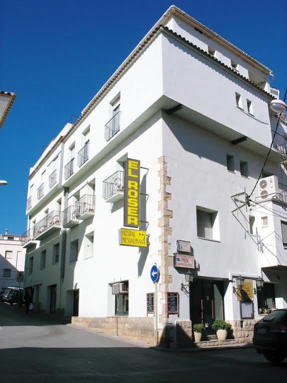 Hostal Restaurante El Roser L' Escala Exterior foto
