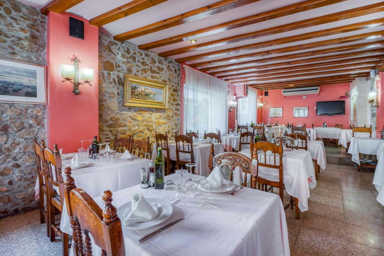 Hostal Restaurante El Roser L' Escala Exterior foto